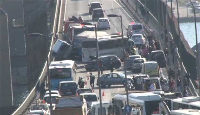 İstanbul trafiği yine felç